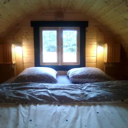 Les Tonneaux De L'eure Insolite Bed & Breakfast