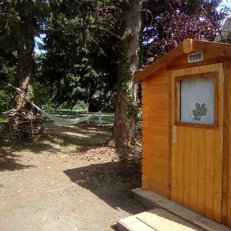 Les Tonneaux De L'eure Insolite Bed & Breakfast *