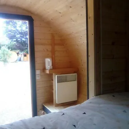 Les Tonneaux De L'eure Insolite Bed & Breakfast