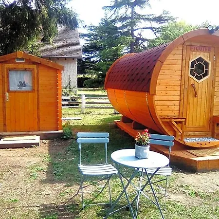 Les Tonneaux De L'eure Insolite Bed & Breakfast *