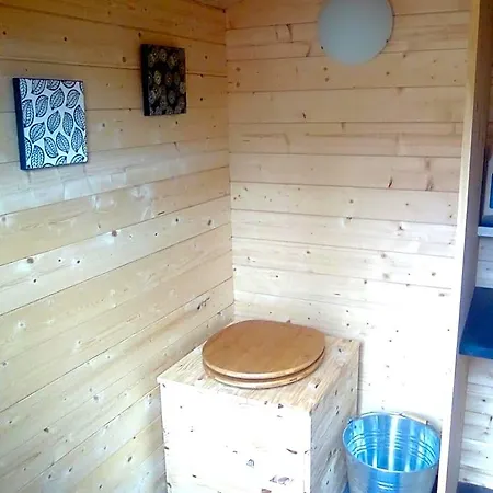 Les Tonneaux De L'eure Insolite Bed & Breakfast