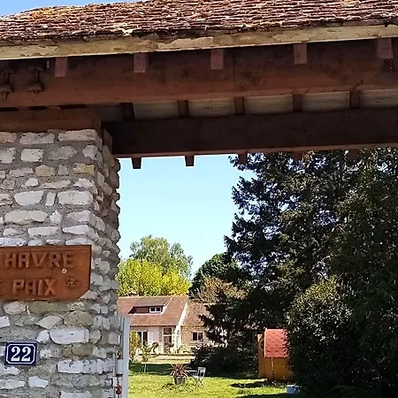 Les Tonneaux De L'eure Insolite Bed & Breakfast